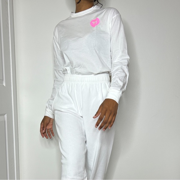 PINK Originals Long Sleeve White “Love Pink” Tee (NWT) - Picture 12 of 15